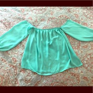 Cute shoulder-less blouse